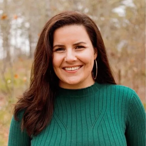Kylie, intuitive tarot and Reiki practitioner at Uplifting Connections
